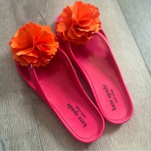 Kate Spade beau slide in fuschia with orange flower on toes, size 7 NIB